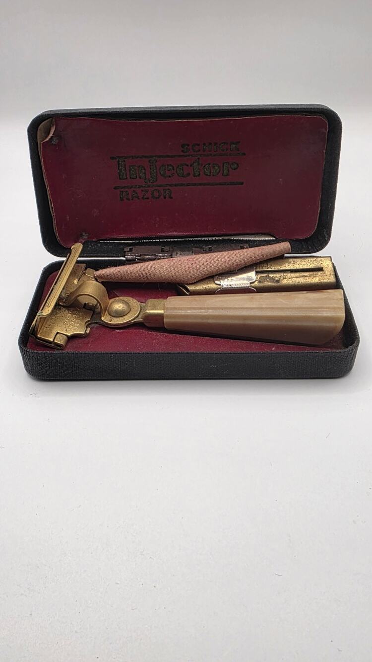 Schick Injector Safety Razor with Case Gold